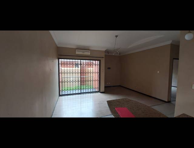 2 BEDROOM FLAT FOR SALE IN VANDERBIJLPARK SE 4